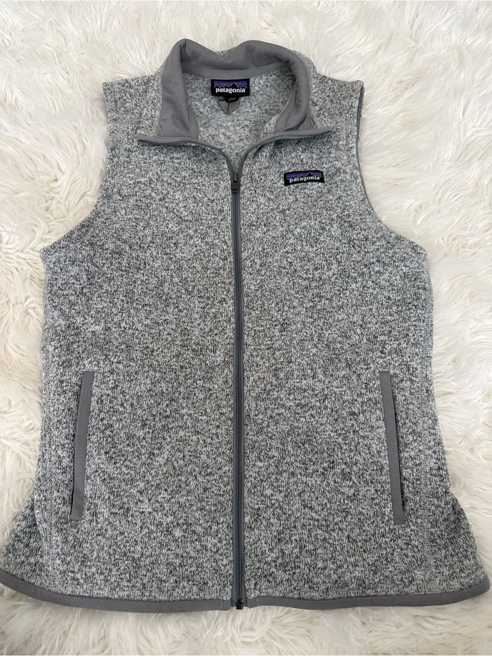 Patagonia Light Gray Fleece Pullover with Multicolor Logo